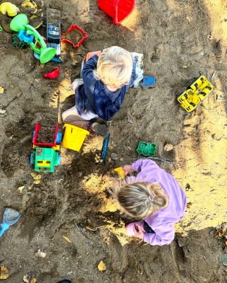 Pro tyto dvě lásky bych udělala cokoli ❤️ Neustále vymýšlím aktivity, abychom byli co nejvíc venku, zatímco si užívají...